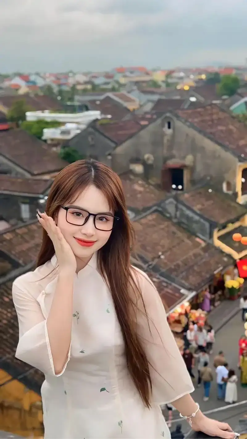 Gái cute đeo kính khiến bao người mê mẩn với nét đẹp đáng yêu và ngây thơ