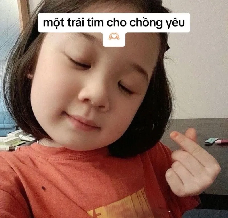 Thả tim meme dễ thương cho ngày mới thêm vui