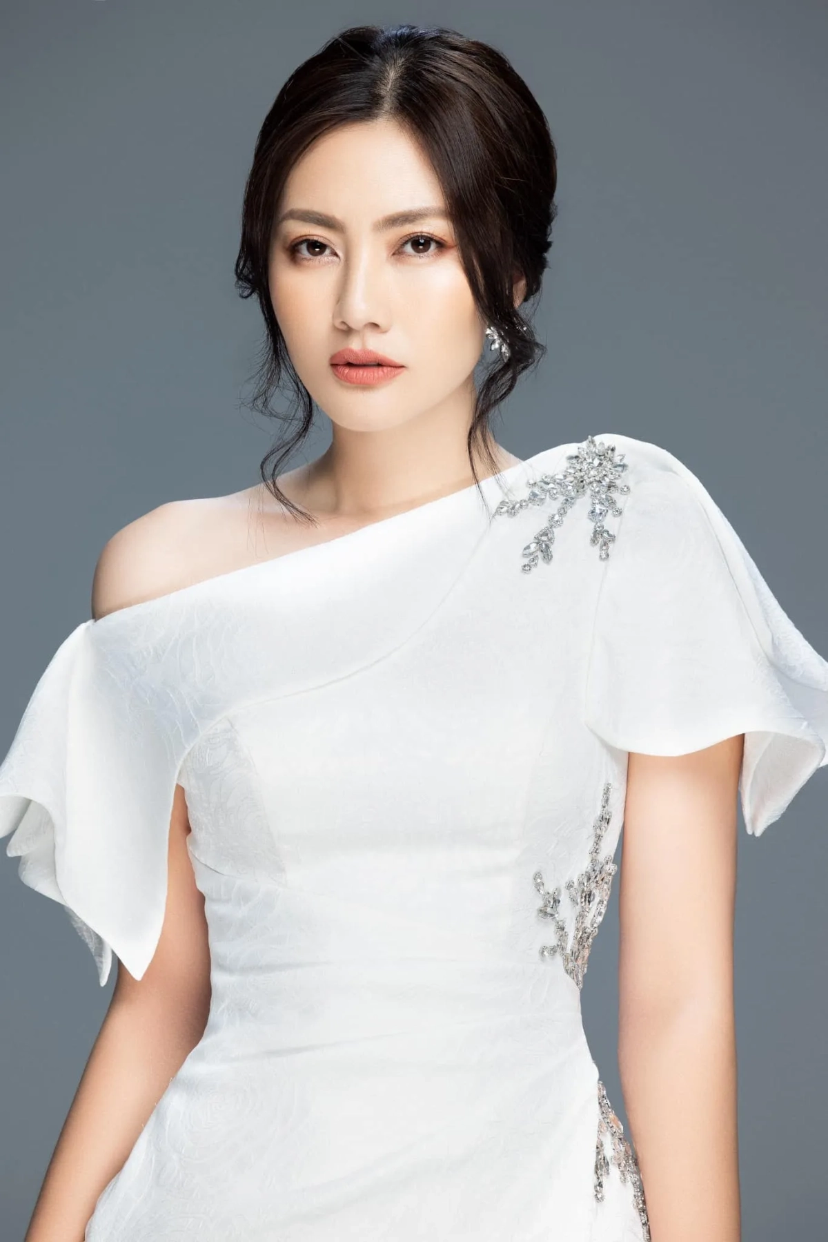Ngọc Lan ly hôn vẫn giữ được sự chuyên nghiệp trong công việc Select 87 more words to run Humanizer.