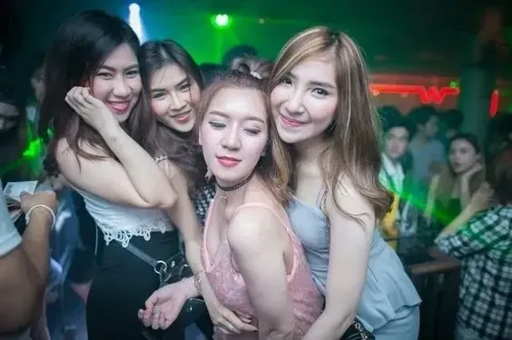 Gái xinh cosplay gợi cảm luôn khiến người xem không thể rời mắt với vẻ đẹp quyến rũ.
