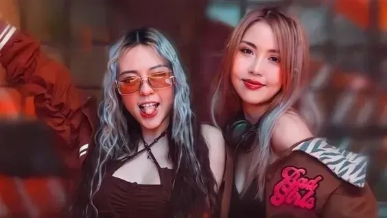 Anh gái đẹp sexy thu hút sự chú ý với vẻ ngoài nóng bỏng và quyến rũ.