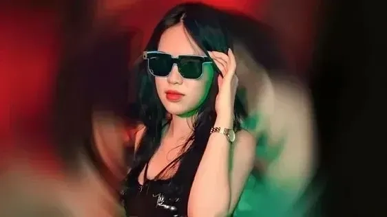 Gái mặc bikini sexy mang đến vẻ đẹp nóng bỏng và tự tin. Cùng chiêm ngưỡng ngay!