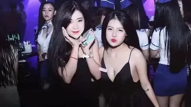 Liên khúc remix bikini là sự kết hợp hoàn hảo giữa âm nhạc sôi động và vẻ đẹp quyến rũ.