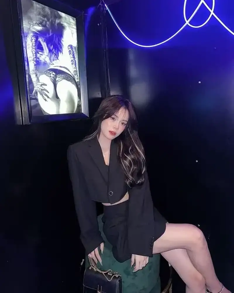 Cùng thư giãn với những bài nhạc bolero gái xinh, đầy lãng mạn và ngọt ngào.