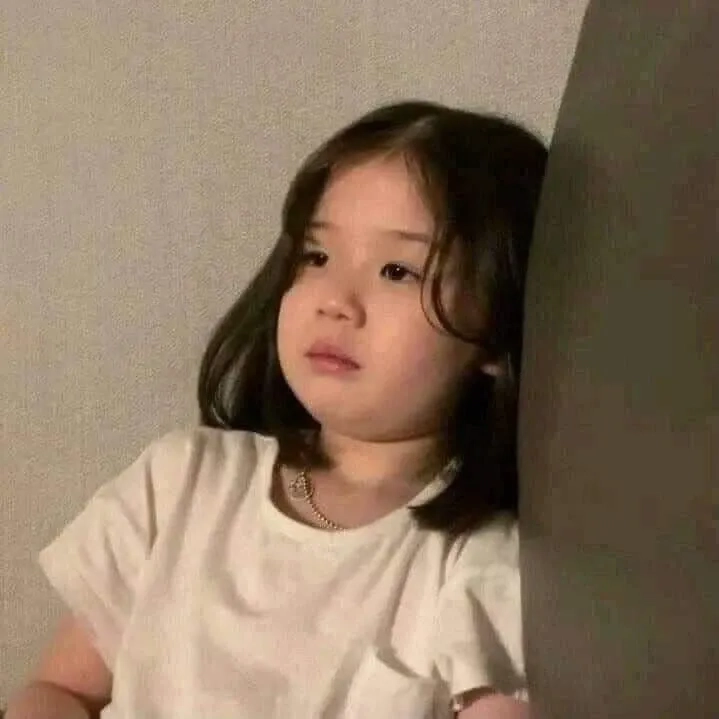Meme em bé cười mang lại niềm vui cho mọi người