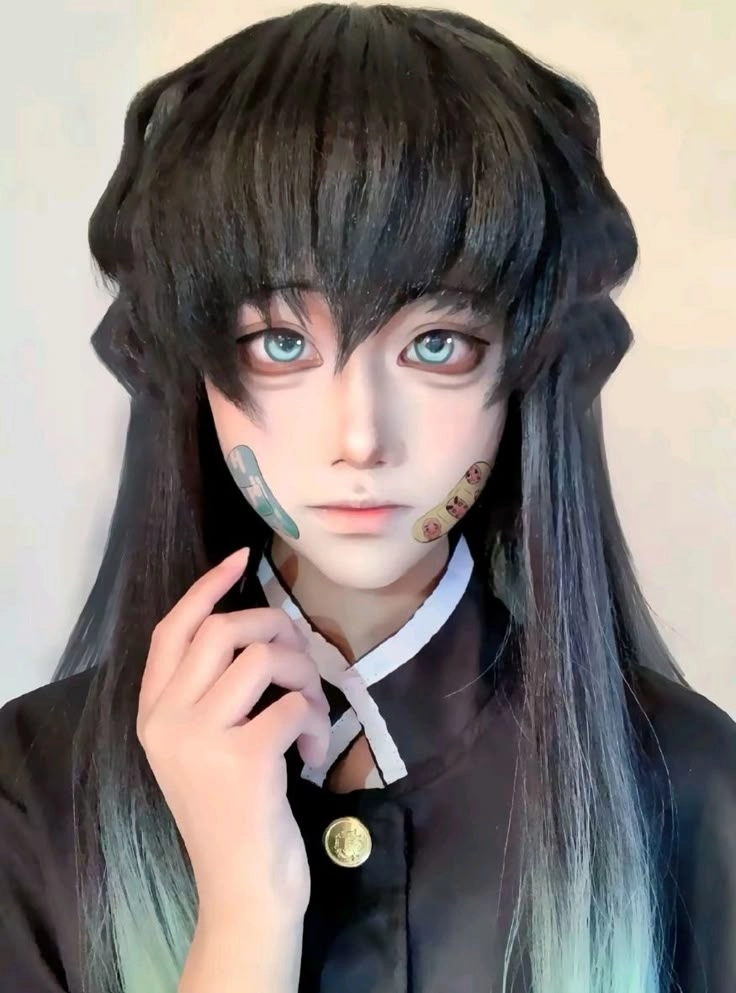 Muichiro cosplay ngầu với thần thái lạnh lùng đầy uy lực