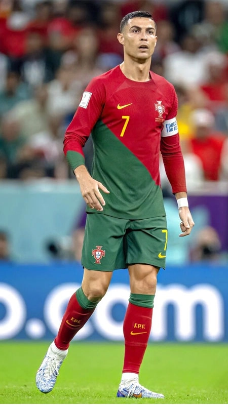 Hình nền Ronaldo đẹp sắc nét đầy khí chất ngôi sao