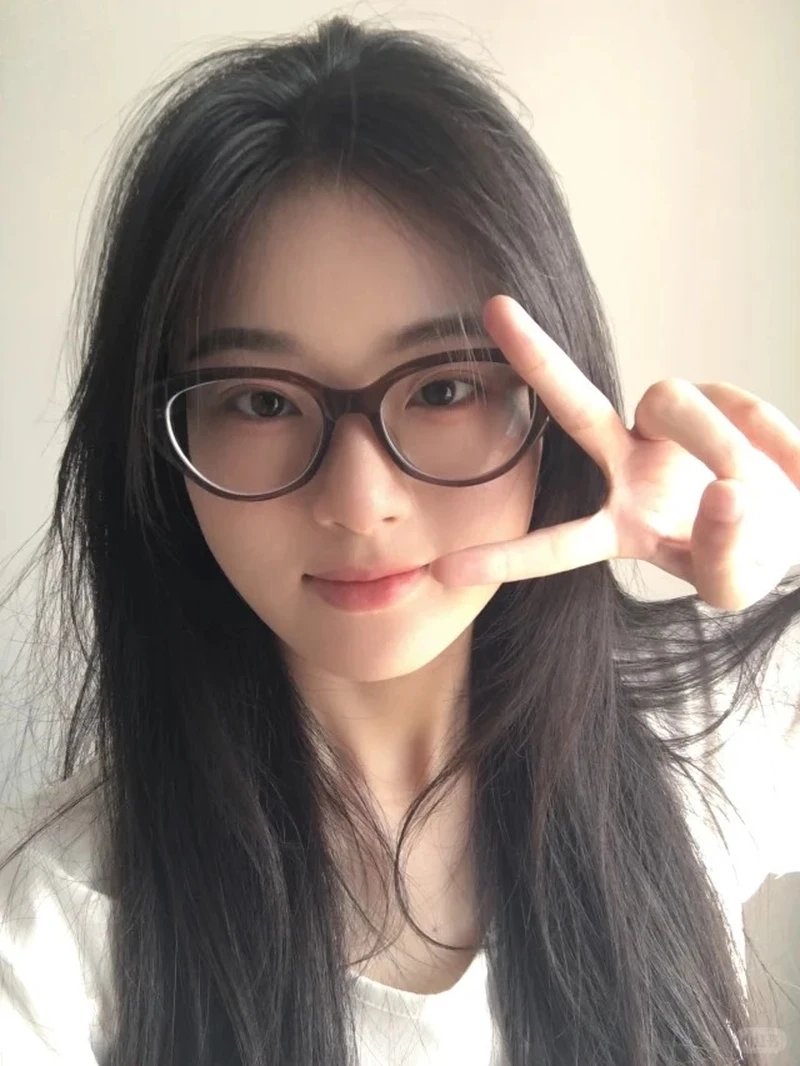 Nét trong trẻo của ảnh gái xinh 2k4 da trắng