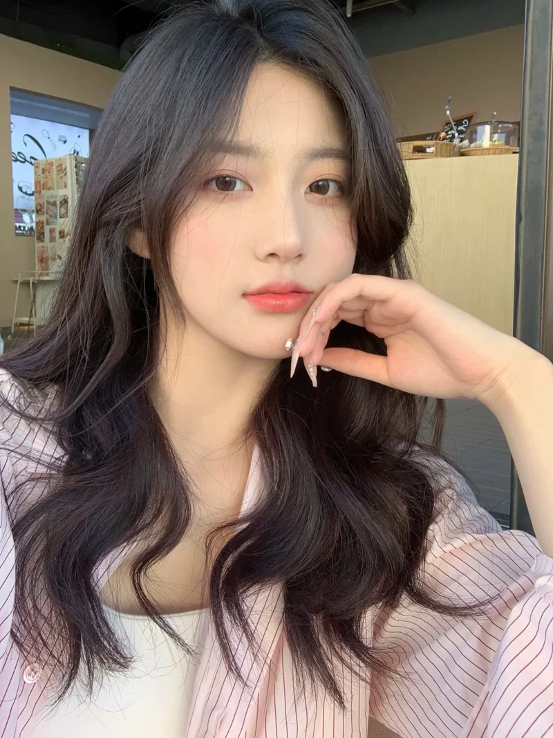Theo dõi gái xinh nổi tiếng instagram phong cách cuốn hút
