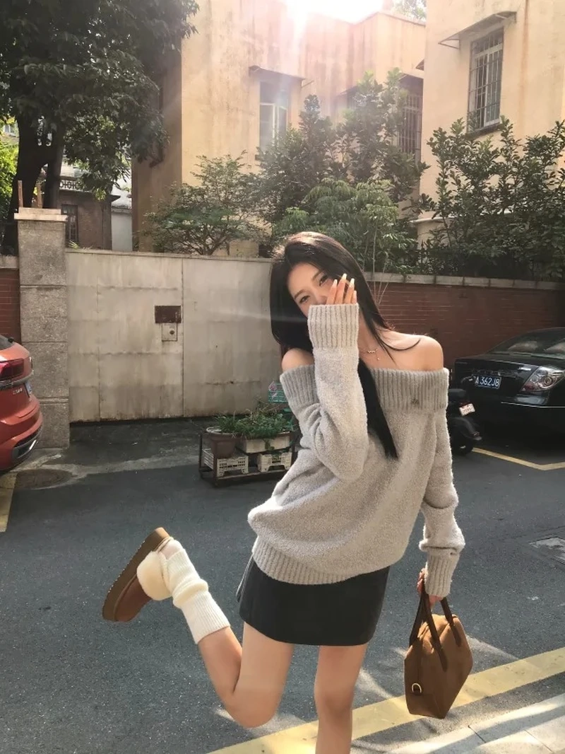 Khoảnh khắc xinh xắn khi gái mặc áo trễ vai chụp ảnh