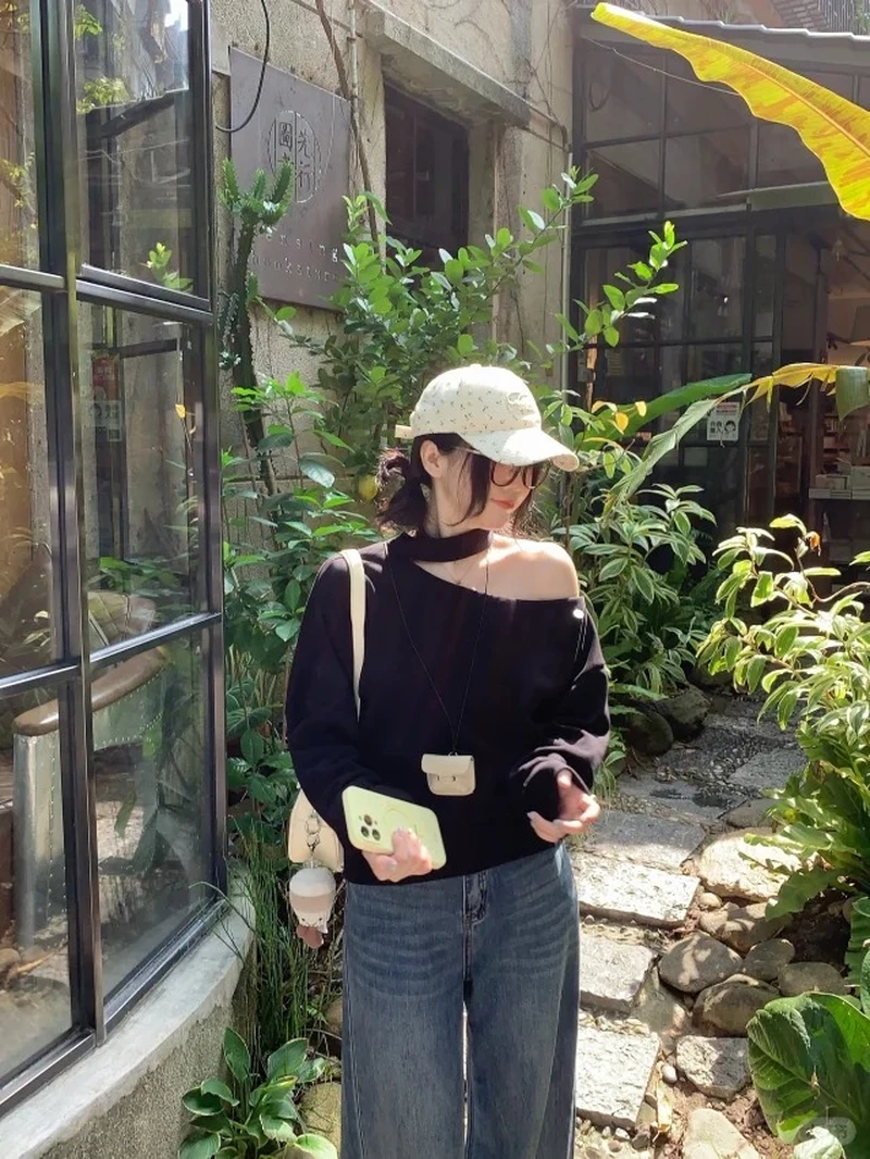 Điểm nhấn tinh tế của gái mặc áo trễ vai khoe vai trần