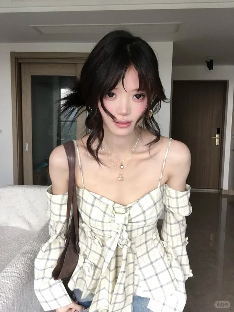 Thần thái nổi bật của gái mặc áo trễ vai sexy
