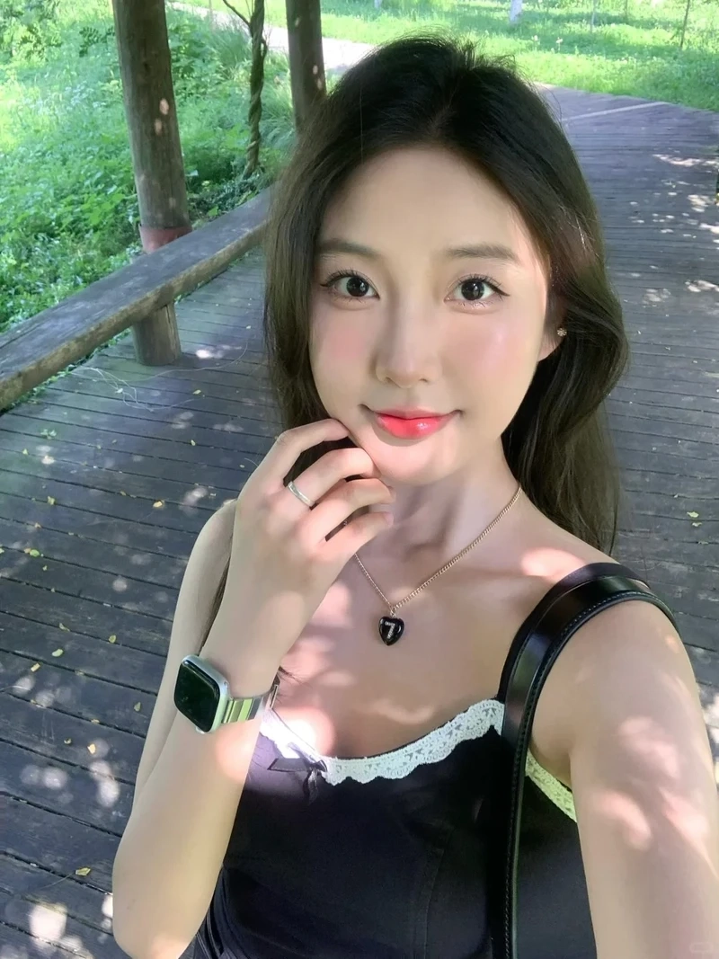 Phong cách nổi bật từ ảnh gái xinh nổi tiếng makeup