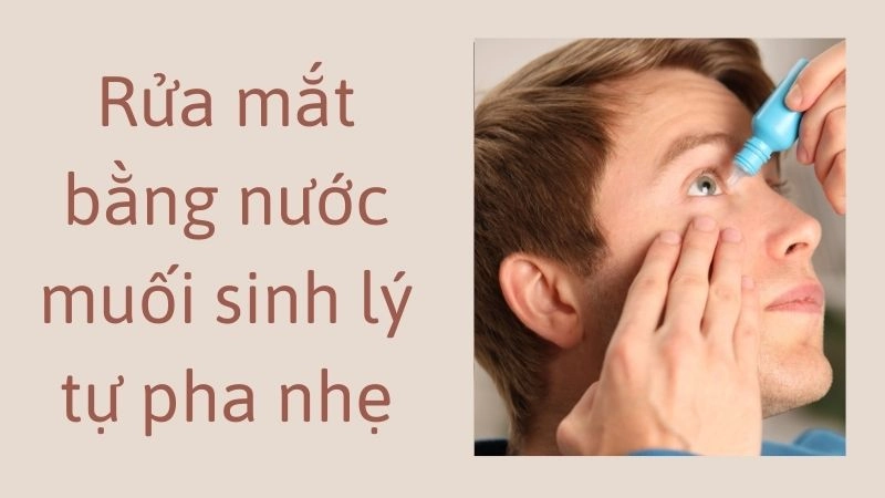 Rửa mắt bằng nước muối sinh lý tự pha nhẹ